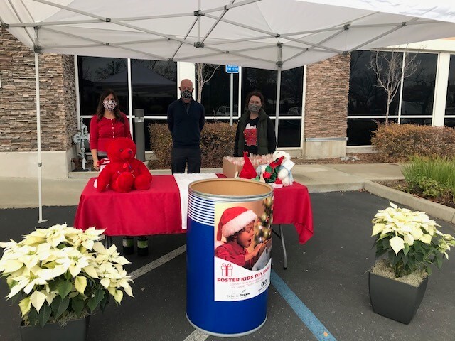 ElliottSchmittCommunityToyDrive.jpg