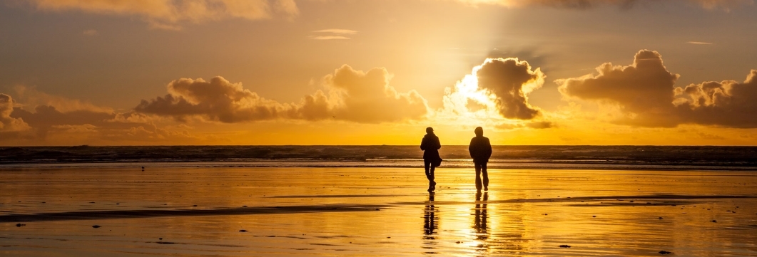 Beach-Stroll-with-Golden-Sunset_1061x361.jpg